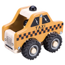 Trébíll á gúmmídekkjum